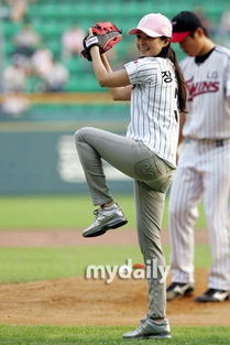 章子怡跨界棒球场 活力挥洒展现运动魅力